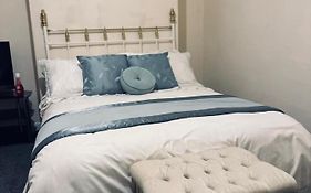 Centrally Located Double Bedroom In Leeds
